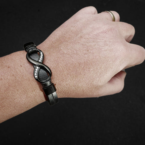 Lederarmband mit gravur und zirkonia steine