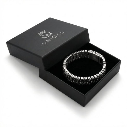 ANUBIS in Geschenkbox präsentiert – Luxus-Etui inklusive starke Idee Uniqal