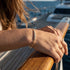 UNIQAL AURELIA Designer Armkette mit goldener Ausstrahlung im modernen Yachtclub Look