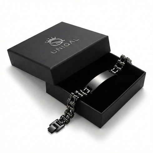 BLACK RIDER Edelstahlarmband präsentiert in eleganter Geschenkbox als personalisierte Geschenkidee für besondere Anlässe