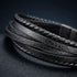 Uniqal BLACKY Armband mit Gravur – personalisierbares schwarzes Herrenarmband mit mehrreihigem Lederdesign und hochwertigen Strukturdetails.