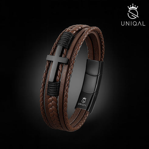 BROWN HEAVEN Lederarmband von Uniqal mit Kreuzsymbol aus schwarzem Edelstahl, elegante Studioaufnahme