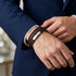 Uniqal BROWN OLIVE Armband für Männer – elegantes braun-silbernes Mehrfacharmband für einen modernen und selbstbewussten Business-Look.