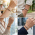 UNIQAL CARBONE Armband in verschiedenen Alltagssituationen getragen, luxuriöse Kombination aus Carbonfaser, Holz, Edelstahl und Zirkonia für Freizeit, Büro und besondere Anlässe mit stilvoller Präsenz