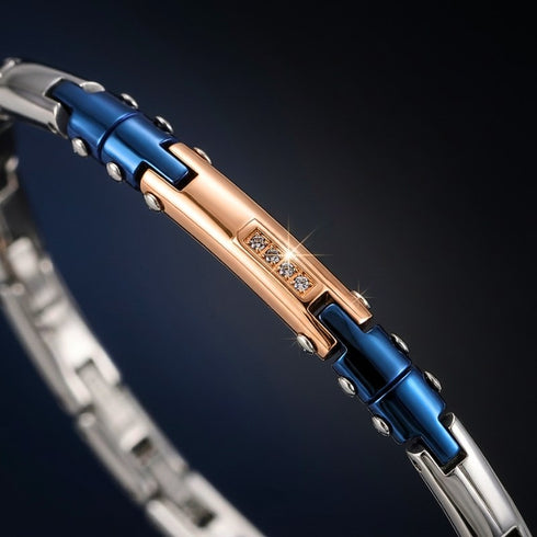 UNIQAL DANTE luxuriöses Armband mit blauen Edelstahlelementen und roségoldfarbenem Mittelteil als stilvolles Statement.