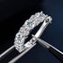 UNIQAL DIAMORA Nahaufnahme einer funkelnden Schmuckkreation mit präziser Fassung und außergewöhnlicher Brillanz