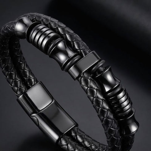 UNIQAL DOUBLE LAYER BLACK in Seitenansicht mit doppelter Lederflechtung und geschlossenem Magnetverschluss