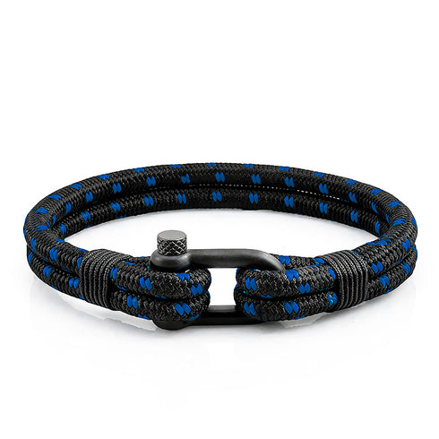 EDDA Segeltau-Armband von UNIQAL mit mattschwarzem Schäkel und dunkelblauen Akzenten aus der Black Current Collection mit Gravur