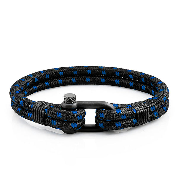 EDDA Segeltau-Armband von UNIQAL mit mattschwarzem Schäkel und dunkelblauen Akzenten aus der Black Current Collection mit Gravur