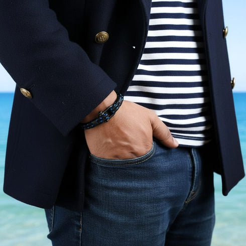 Maritimes EDDA Armband von UNIQAL im Alltag getragen inspiriert von Hafen, Küste und offener See personalisiert