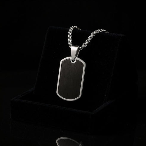Premium Plakettenkette aus robustem Metall im Tactical Design, perfekt für individuelle Inschriften und charakterstarke Accessoire-Looks.