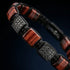 Hochwertiges Edelsteinarmband von UNIQAL mit poliertem rotem Tigerauge und funkelnden schwarzen Zirkonia