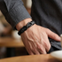 Uniqal ENDLESS BLACK Armband für Männer – markantes schwarzes Accessoire mit Infinity-Element für einen individuellen und modernen Lifestyle.