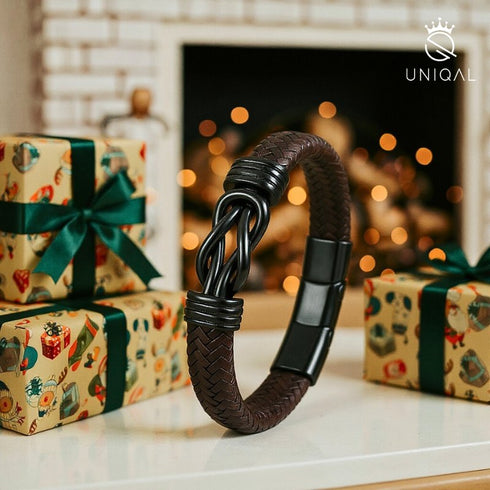 Elegantes Infinity Lederarmband von Uniqal in Braun – festliche Geschenkidee zu Weihnachten mit Bedeutung & Stil.