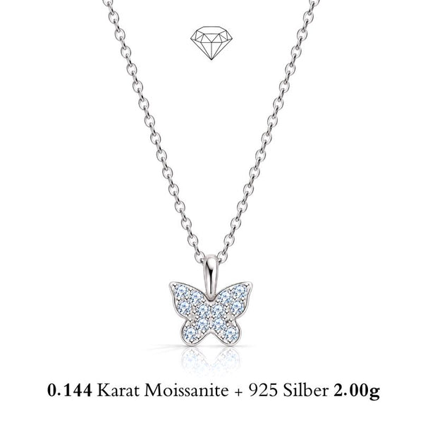 FARFALLA von UNIQAL: Schmetterlingskette aus 925 Silber mit Moissanit auf weißem Hintergrund – eine zarte Geschenkidee.