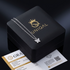 FARFALLA Schmetterlingskette aus 925 Silber von UNIQAL auf einer schwarzen Geschenkbox mit goldenem Logo, daneben GRA-Unterlagen.