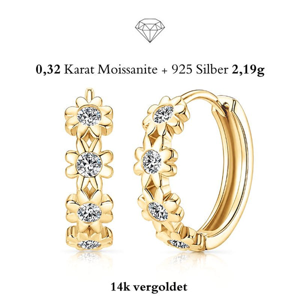 FLORA 14K GOLD Moissanit-Ohrringe von UNIQAL aus 925 Silber mit 14K-Vergoldung, als Blütencreolen auf weißem Hintergrund