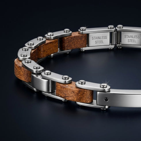 UNIQAL FORTE HOLZ SILBER verbindet warmes Holz, kühle Stahloptik und italienischen Stil zu einem besonderen Accessoire.