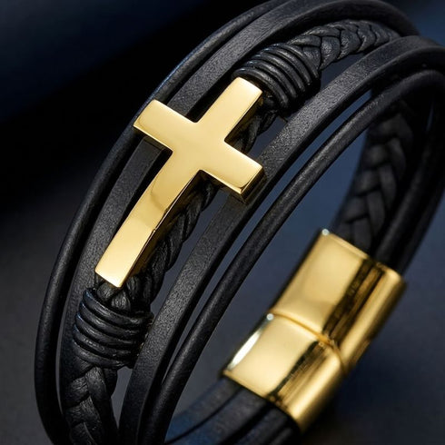Uniqal GOLD HEAVEN Herrenarmband mit personalisierter Gravur – individuelles schwarzes Lederarmband mit goldenem Kreuz für stilbewusste Männer