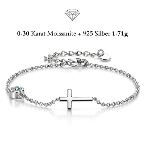 GRACE Moissanit-Armband von UNIQAL aus 925 Silber mit seitlich liegendem Kreuz, 0,30 Karat und Verlängerungskette auf weißem Hintergrund.