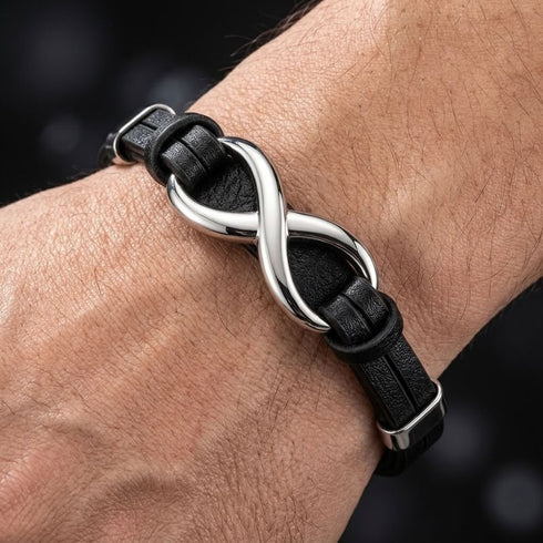 Uniqal INFINITY SILVER Armband mit Gravur – personalisierbares Herrenarmband in Schwarz und Silber mit elegantem Unendlichkeits-Symbol.