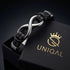 Uniqal INFINITY SILVER Armband mit Gravur – schwarzes Herrenarmband mit silberfarbenem Unendlichkeits-Symbol und elegantem Design.