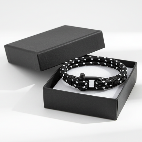 Uniqal KATARA maritimes Armband in eleganter Geschenkbox mit schwarzem Segeltau und nautischem Design
