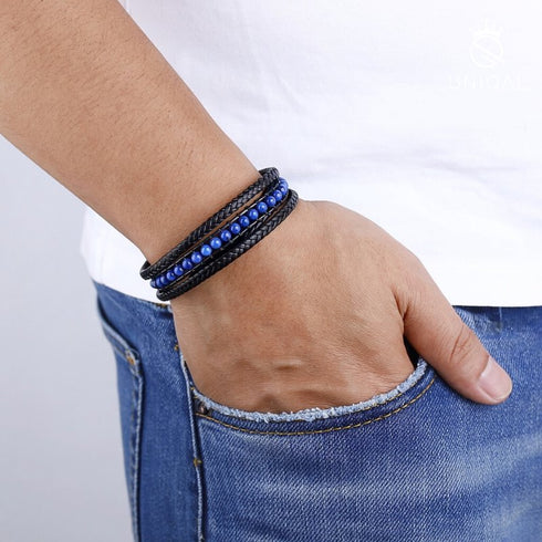 Uniqal Lapis Deluxe getragen am Handgelenk – harmonisches Zusammenspiel von Modernität, Komfort und Ausdrucksstärke.