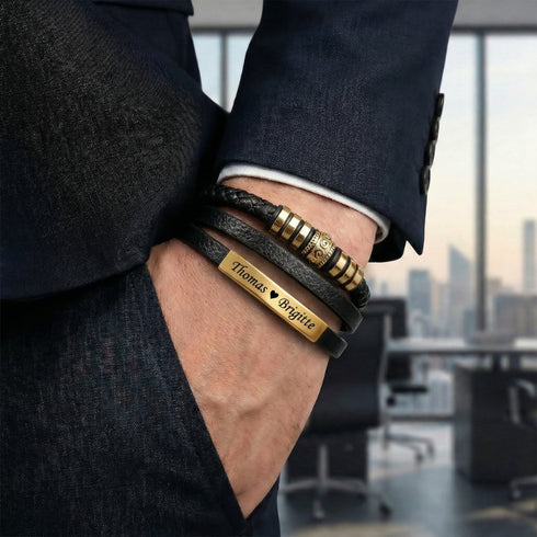 Herren Lederaccessoire von Uniqal mit goldfarbenen Details, elegant kombinierbar im Business Outfit