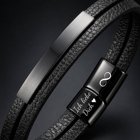 Uniqal LITTLE PLATE Herrenarmband mit personalisierter Gravur – schwarzes Lederarmband mit individueller Botschaft auf der eleganten Metallplatte