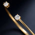 UNIQAL LUMINA minimalistischer Goldarmreif mit leuchtender Kontur und exklusiver Brillantwirkung