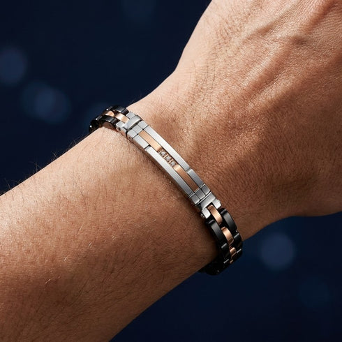 Uniqal LUSSO Schmuckarmband am Handgelenk getragen mit harmonischer Kombination aus Edelstahl, Keramik und dezentem Luxusdesign