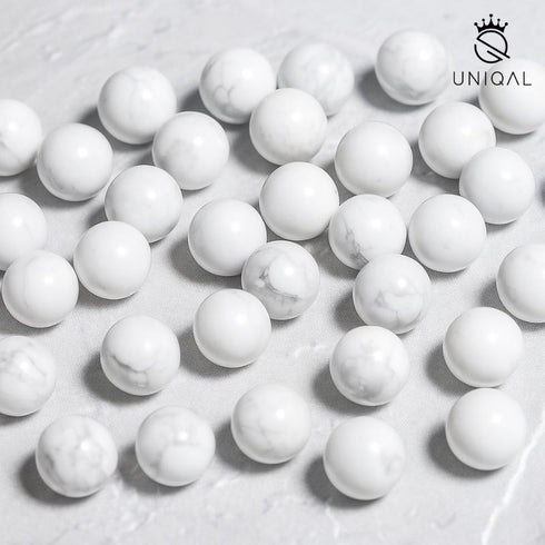 Uniqal Howlith Perlenarmband im close up deteilaufnahme geschenkidee