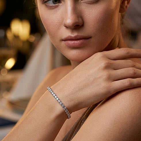 Elegantes Uniqal Tennisarmband Damen Silber mit luxuriöser Weißgold-Ausstrahlung