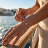 UNIQAL LUMINA vergoldeter Bangle mit raffinierter Ausstrahlung im modernen Coastal Chic Stil