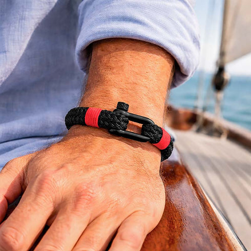 MOJO UNIQAL Armband beim Segeln mit weichem Seilgefühl und maritimer Dynamik
