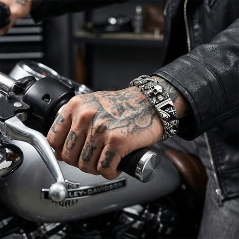 HALL OF VALHALLA Detailaufnahme – Edelstahl Wolfram Kombination präzise Handwerkskunst