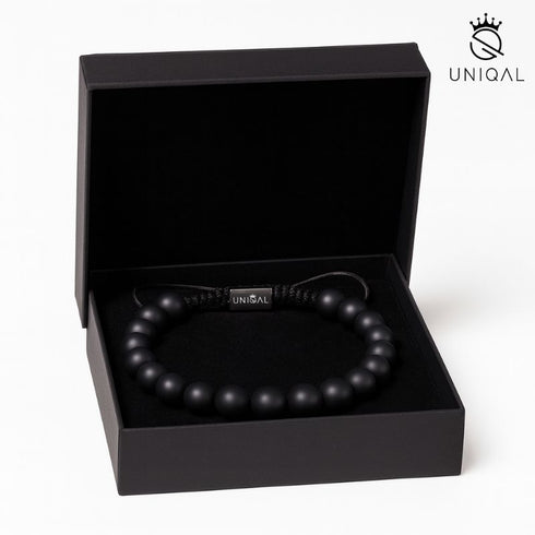Mattschwarzes Onyx Armband stilvoll präsentiert in Geschenkbox – ideale Geschenkidee für Geburtstag oder Jubiläum uniqal