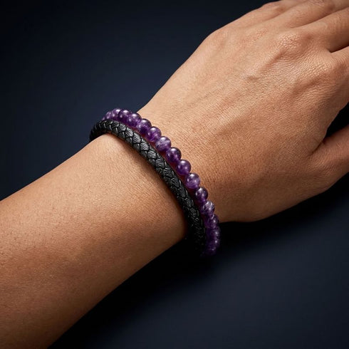Uniqal PASSION AMETHYST Armband mit Gravur – persönliches Geschenk für Frauen mit violetten Amethyst-Perlen und stilvollem schwarzem Flechtleder