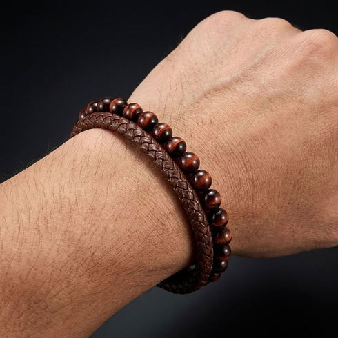 Uniqal PASSION BROWN Herrenarmband am Handgelenk – braunes Flechtleder mit glänzenden braunen Perlen für einen warmen und stilvollen Männerlook
