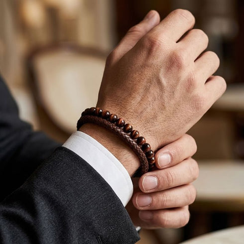 Uniqal PASSION BROWN Armband mit Gravur – personalisierbares Herrenarmband mit braunen Perlen und geflochtenem Leder für Business und besondere Anlässe