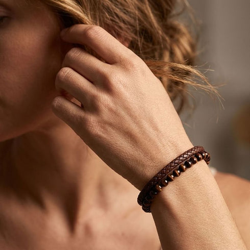 Uniqal PASSION BROWN Armband mit personalisierter Gravur – individuelles Schmuckstück mit braunen Perlen und elegantem Lederdesign