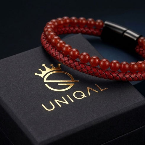 Uniqal PASSION RED AGATE Armband in Geschenkbox – rotes Achat-Perlenarmband mit rotem Flechtleder und schwarzem Verschluss