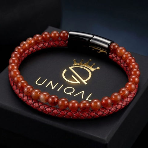 Uniqal PASSION RED AGATE Lederarmband – elegantes Armband mit roten Achat-Perlen und rotem geflochtenem Leder in hochwertiger Geschenkverpackung