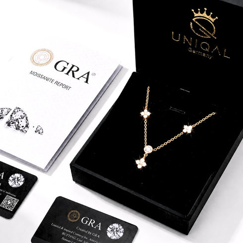 UNIQAL VELVET BLOSSOM Premium Geschenkbox mit vergoldeter Moissanit Halskette und Zertifikat