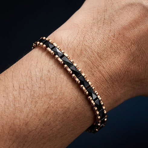 PRESTIGE KERAMIK ROSEGOLD am Handgelenk getragen mit stilvoller Ausstrahlung