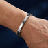 Uniqal PRIMO Premium Armband mit Gravurplatte und Keramikdetails für einen stilvollen Auftritt bei jeder Gelegenheit