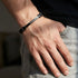 UNIQAL REGIO schwarzes Armband am Handgelenk – minimalistischer Herrenschmuck mit edlem Black Look