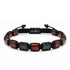 Rotes Tigerauge Armband von UNIQAL mit verstellbarem Makramee-Verschluss und gravierbarer Verschlussperle