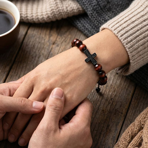 Uniqal Armband mit Makramee-Verschluss und personalisierbarem Metallelement – dezente Gravur, individueller Ausdruck ohne Überzeichnung